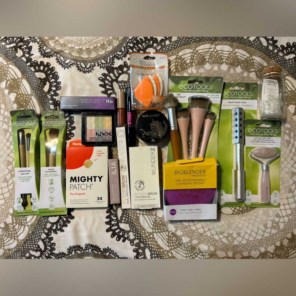 New Bundle of makeup tools and makeup